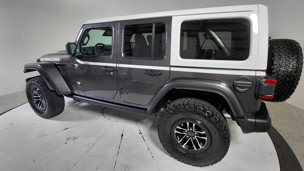 New 2026 Granite Crystal Metallic Clear-Coat Exterior Paint Jeep Rubicon X image 5