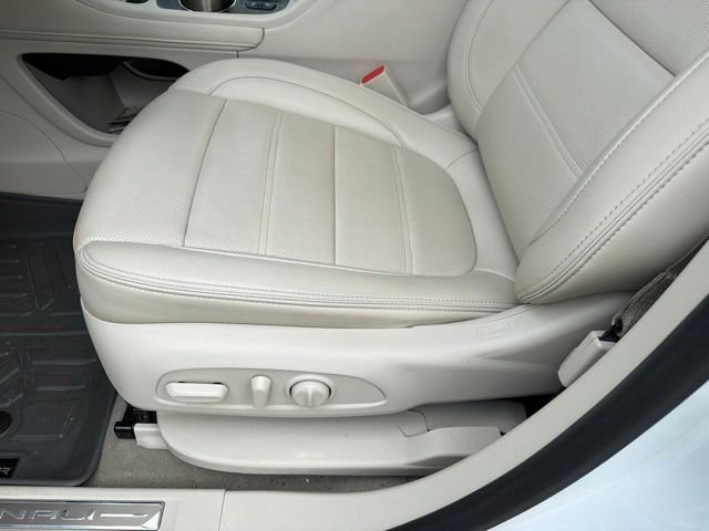 Used 2023 White GMC Denali image 5