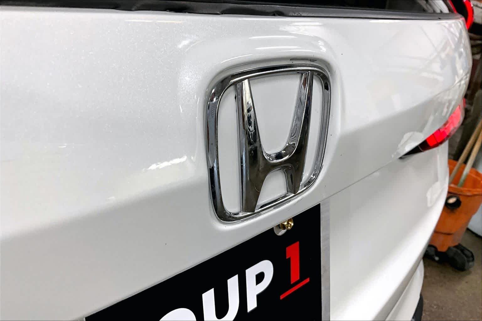 Used 2025 Platinum White Pearl Honda EX image 28