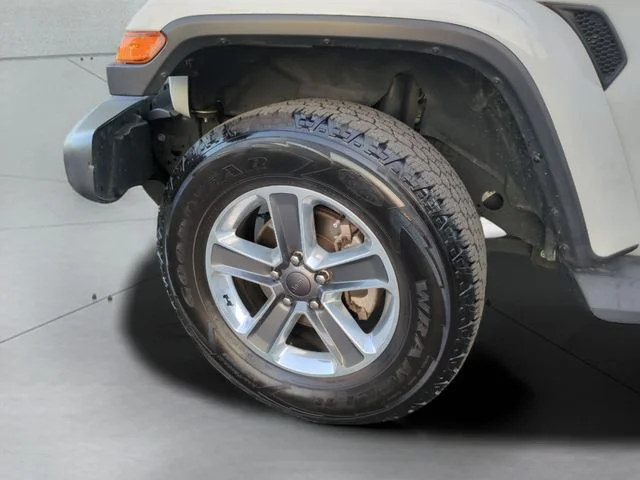 Used 2019 White Jeep Unlimited Sahara image 34