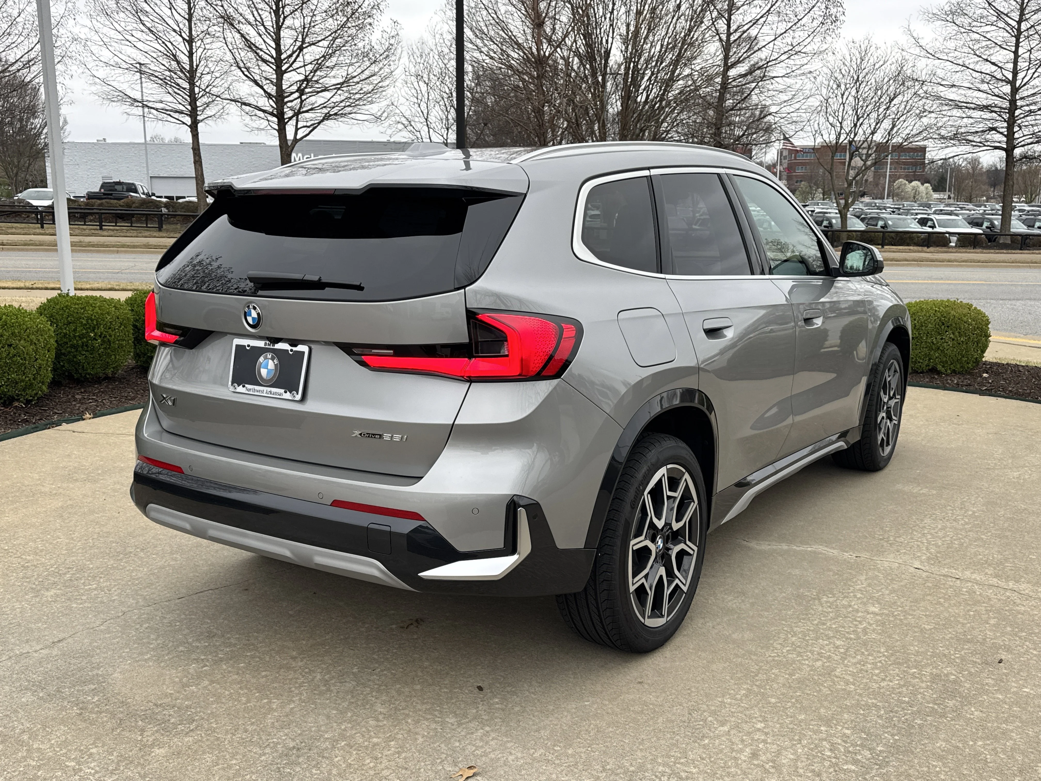 New 2026 SPACE SILVER BMW xDrive28i image 5