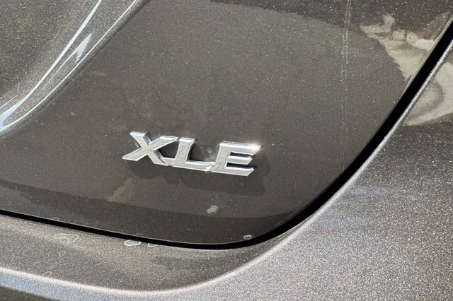 Used 2018 Brown Toyota XLE image 32