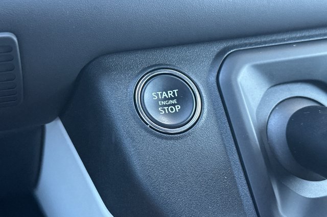Used 2025 Gray Land Rover X-Dynamic SE image 21