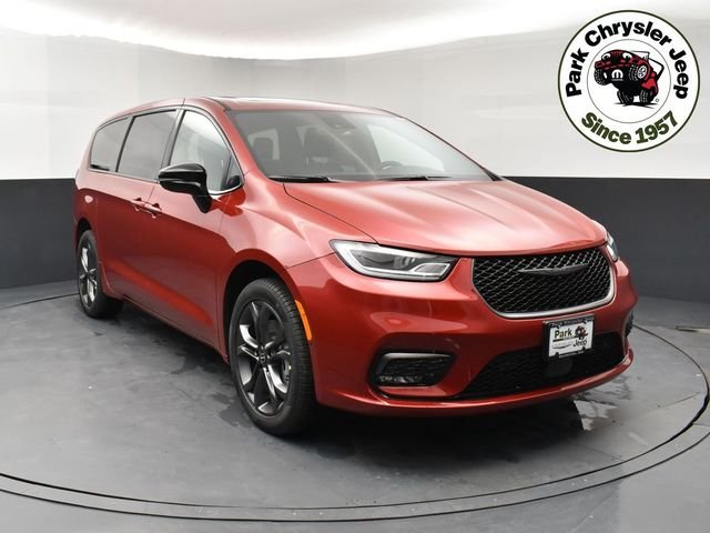 New 2026 Red Hot Pearl-Coat Exterior Paint Chrysler Select image 4