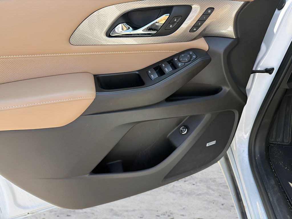 Certified Used 2023 Iridescent Pearl Tricoat Chevrolet Premier image 20