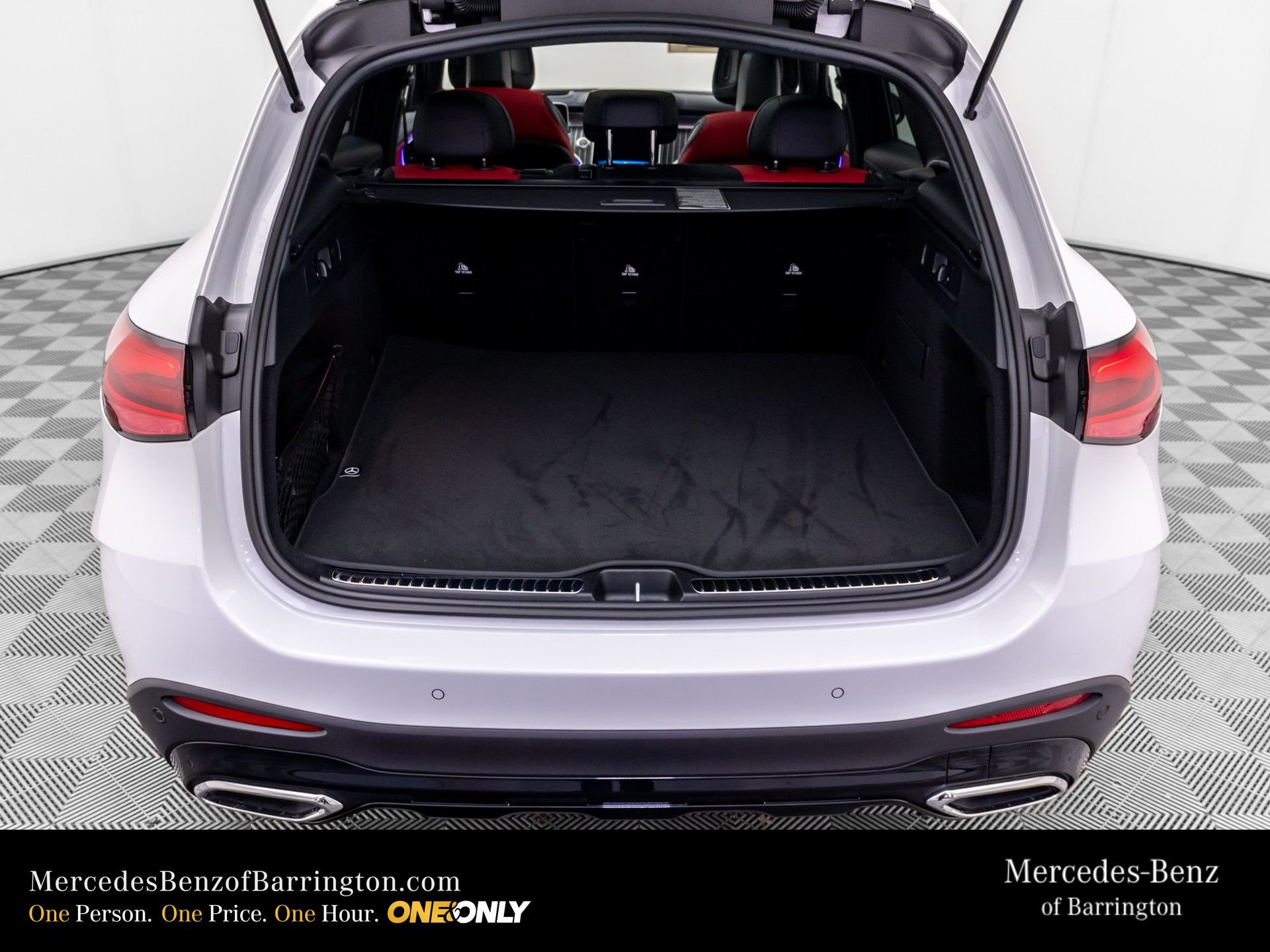 New 2026 MANUFAKTUR Moonlight White Metallic Mercedes-Benz GLC 300 image 33