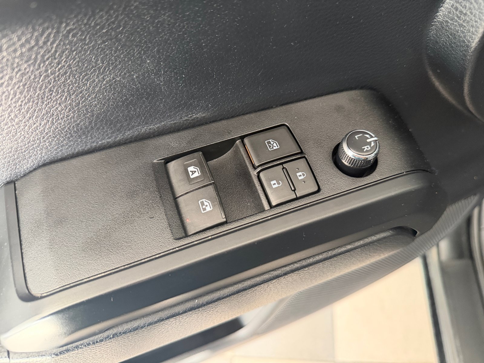 Used 2018 Midnight Black Metallic Toyota SR image 25