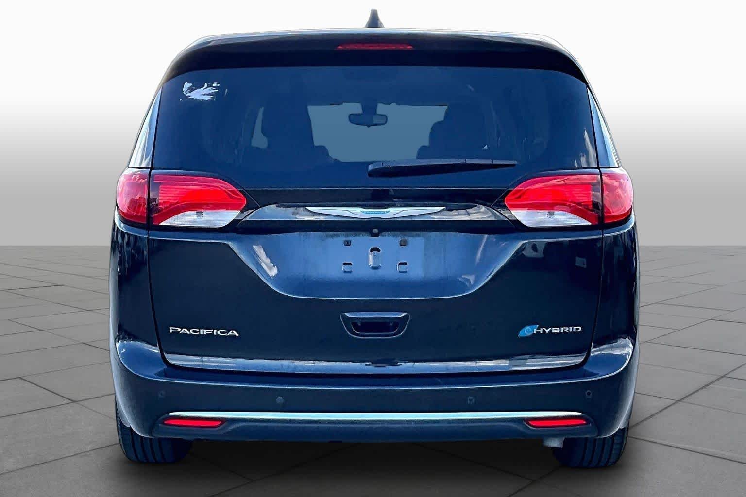 Used 2018 Brilliant Black Crystal Pearlcoat Chrysler Hybrid Touring Plus image 5