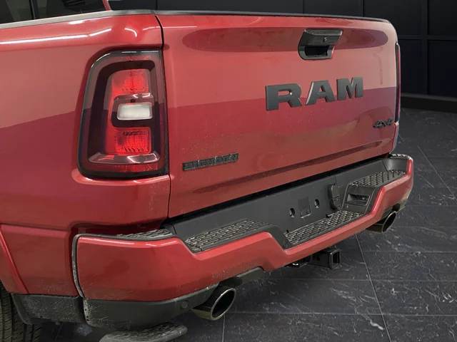 New 2026 Molten Red Pearl-Coat Exterior Paint RAM Big Horn/Lone Star image 35