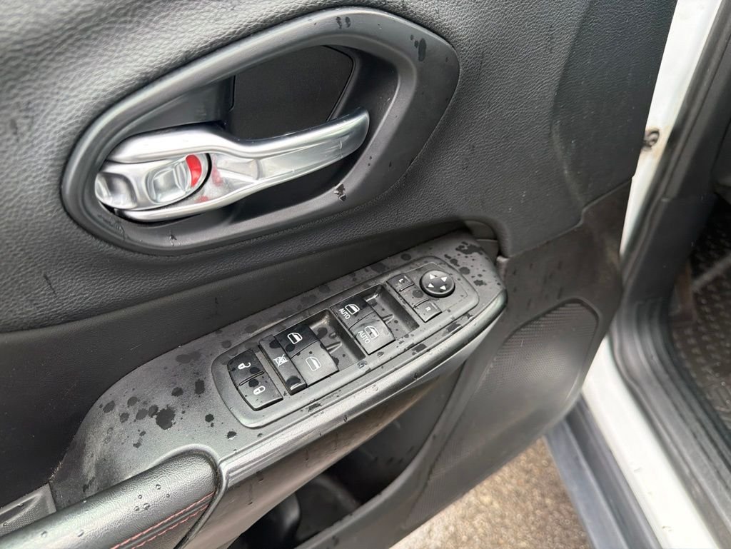 Certified Used 2019 White Jeep Trailhawk image 9