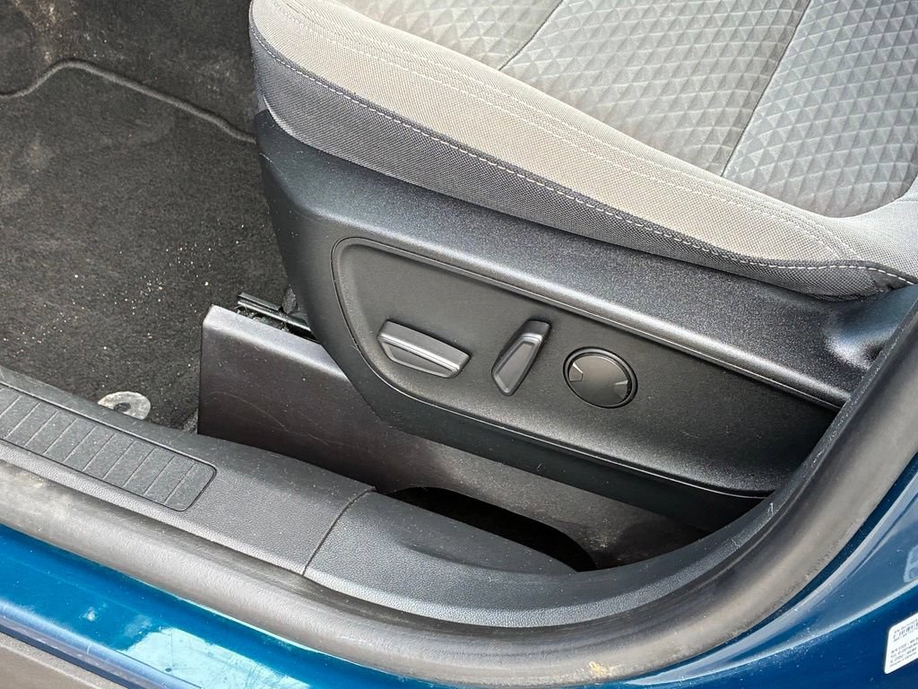 Used 2020  Ford SE image 17