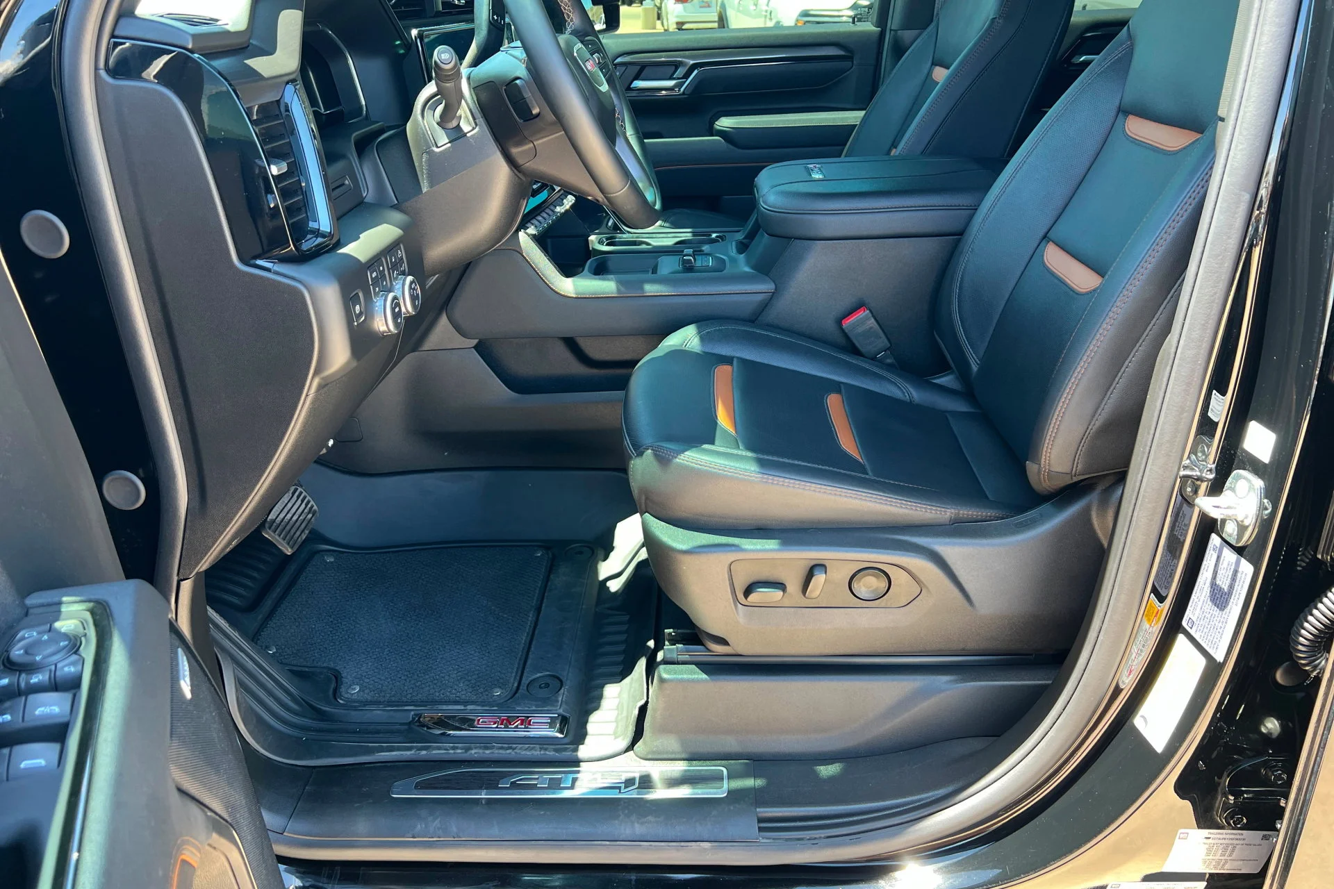 Used 2025 Onyx Black GMC AT4 image 17