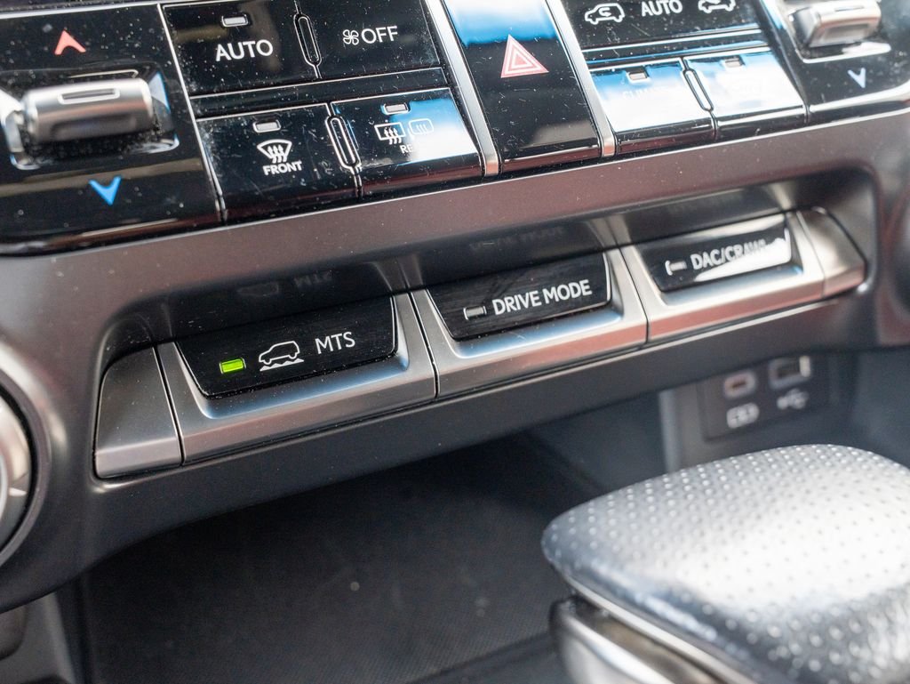 Used 2023 White Lexus 600 F SPORT image 28