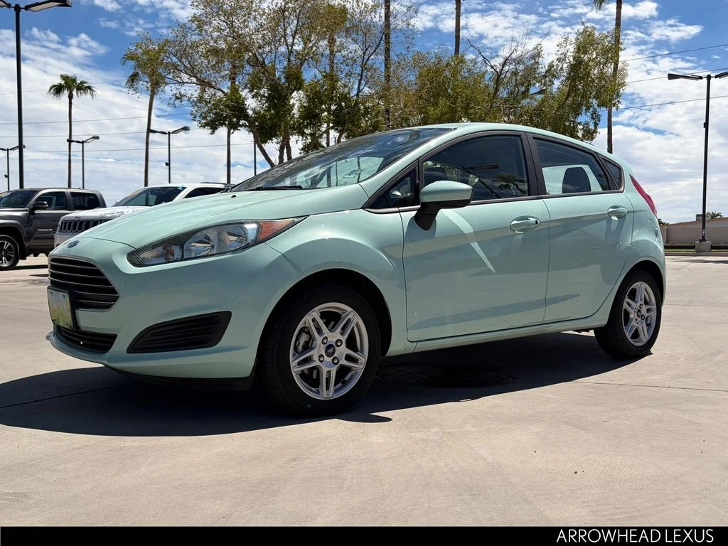 Used 2019 Green Ford SE image 2