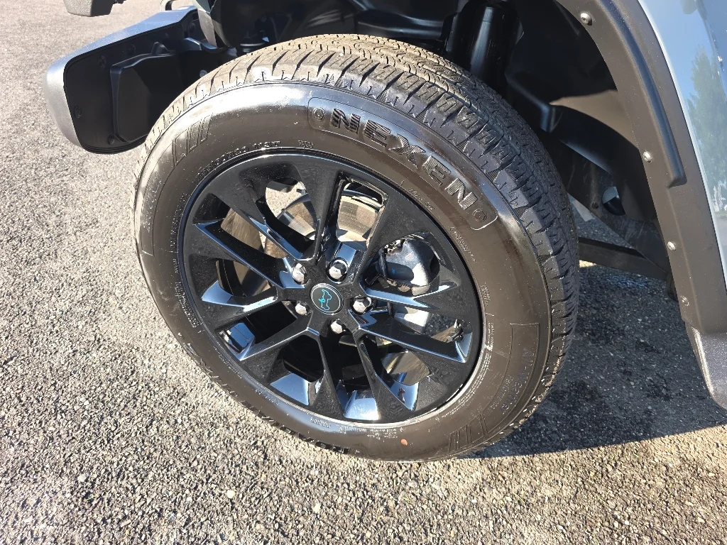 Used 2025 Anvil Clear Coat Jeep Sahara 4xe image 34
