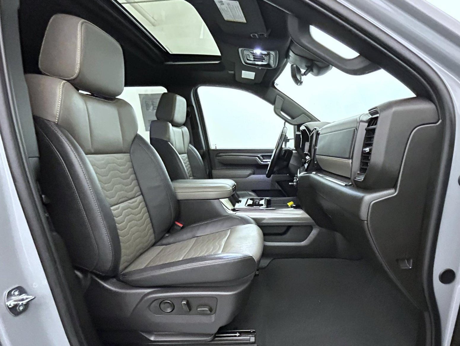 Used 2024 Slate Gray Metallic Chevrolet ZR2 image 15