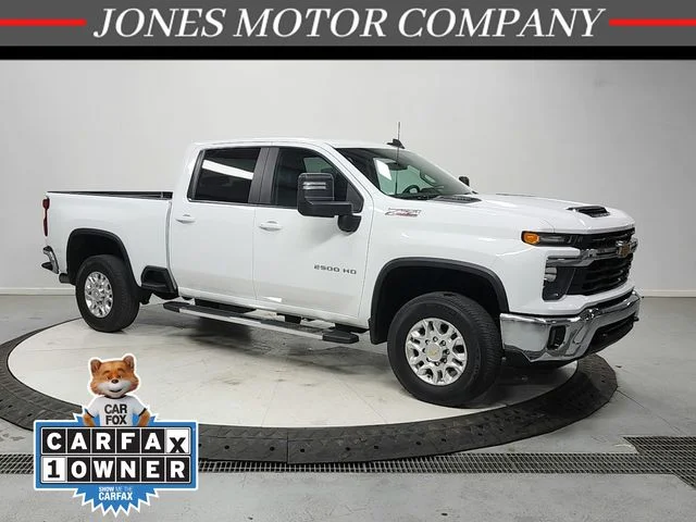 Used 2025 White Chevrolet LT image 1
