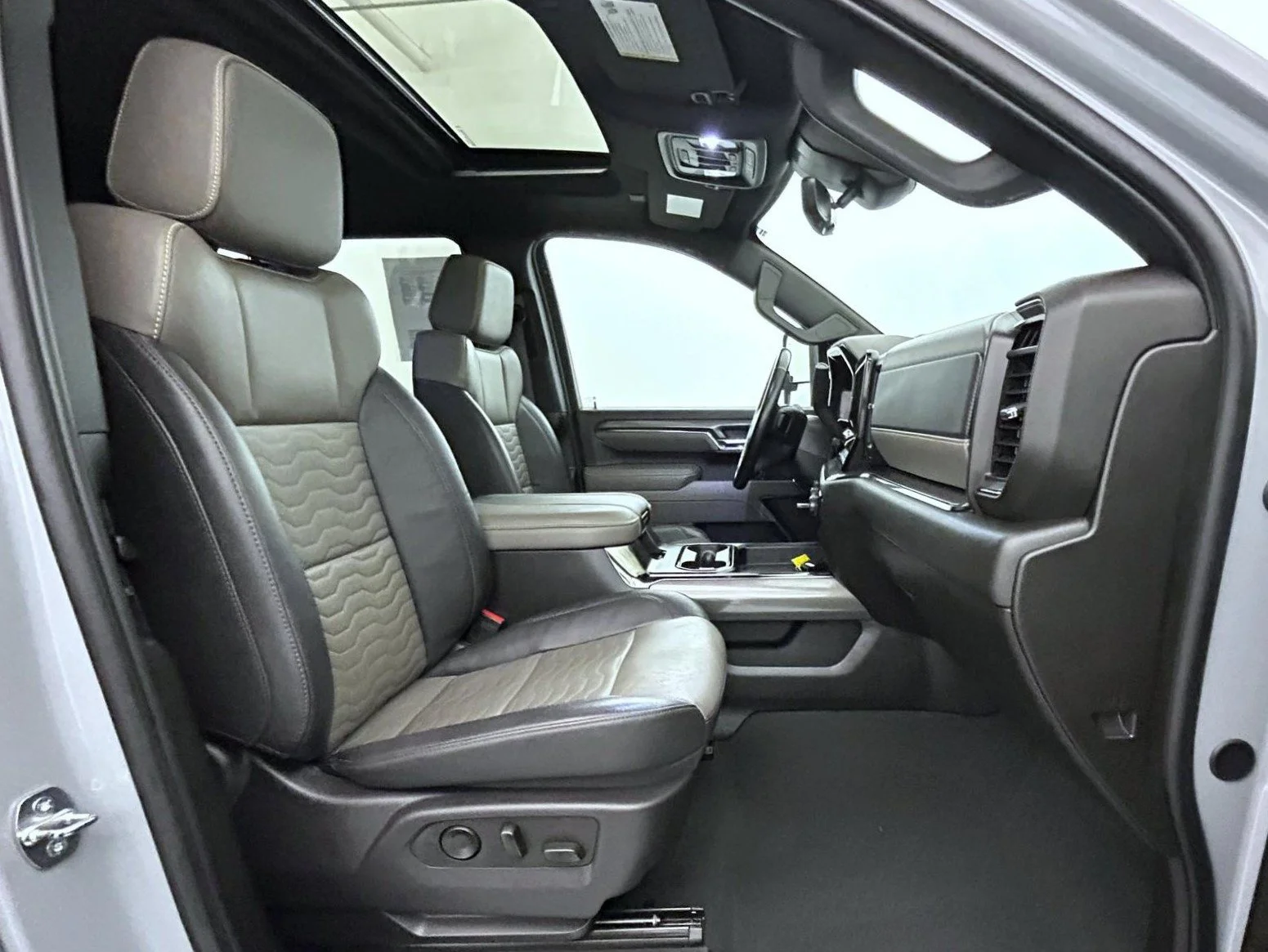 Used 2024 Gray Chevrolet ZR2 image 15