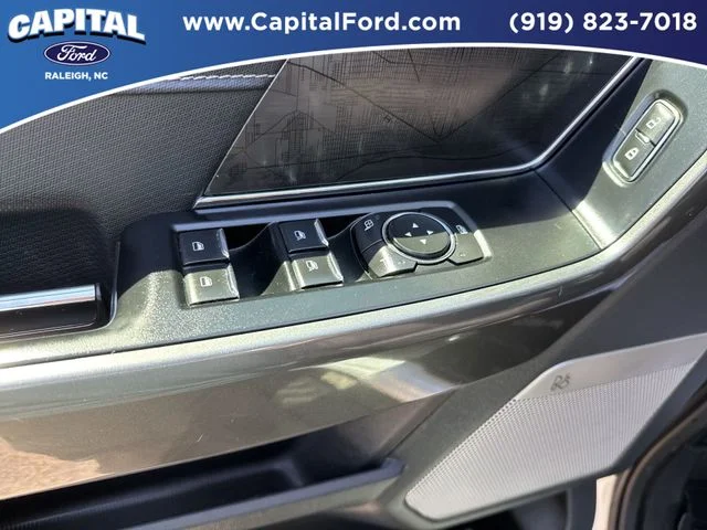 Used 2022 White Ford XLT image 21