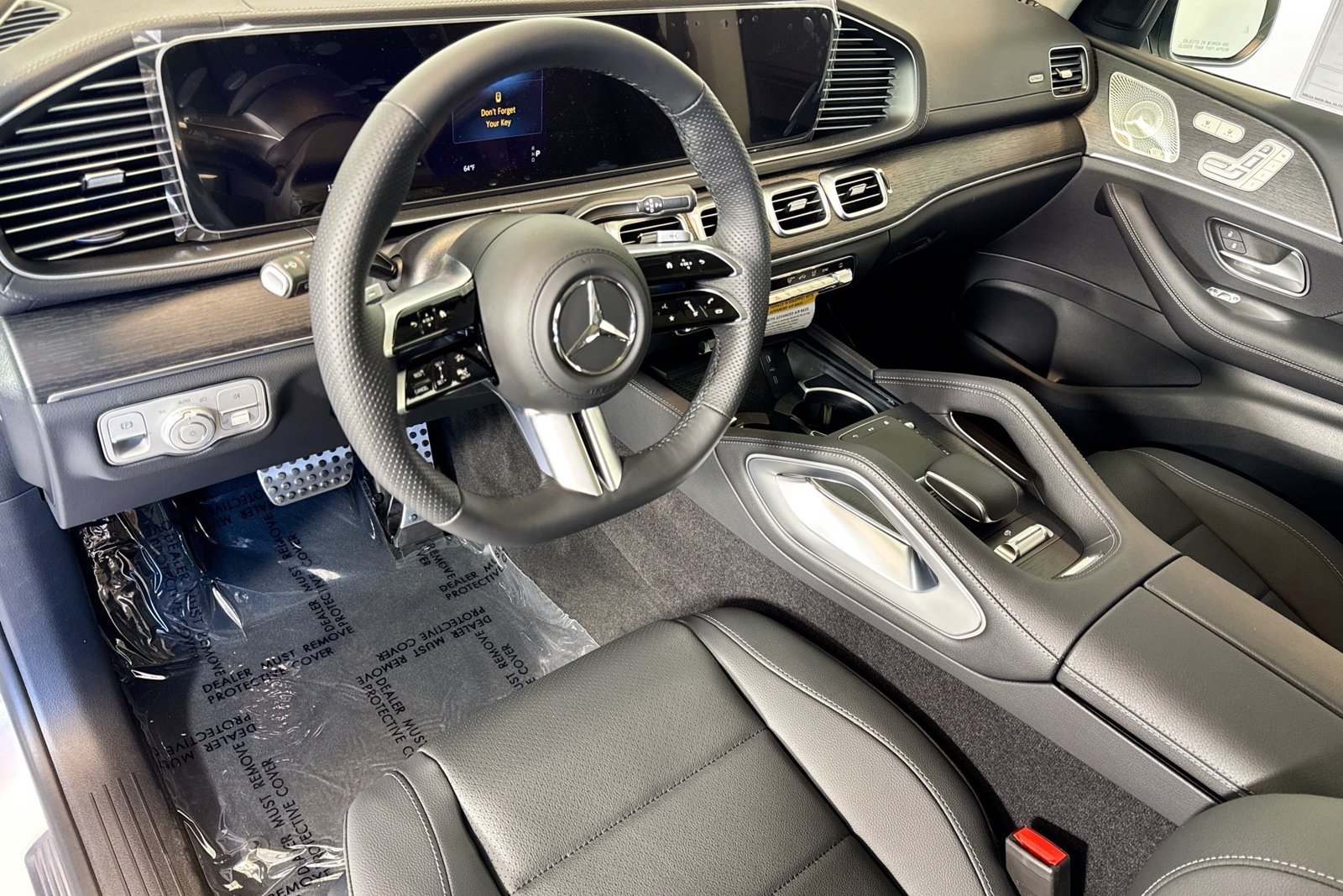 New 2026 MANUFAKTUR Moonlight White Metallic Mercedes-Benz GLS 450 image 9