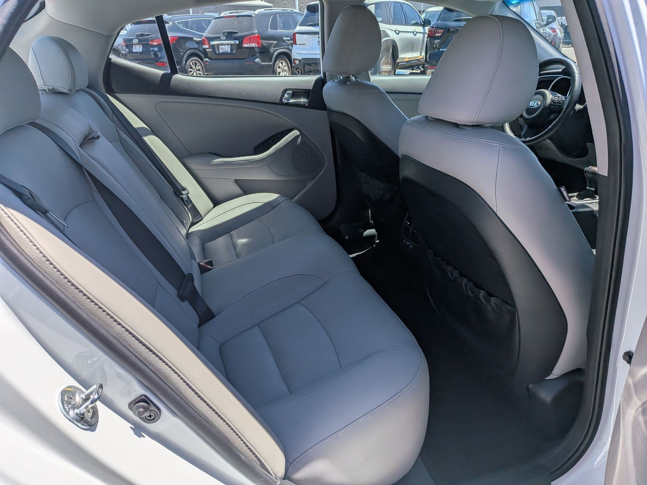 Used 2014 Snow White Pearl Kia EX image 28