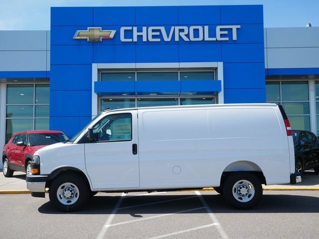 New 2025 Summit White Chevrolet WT image 3