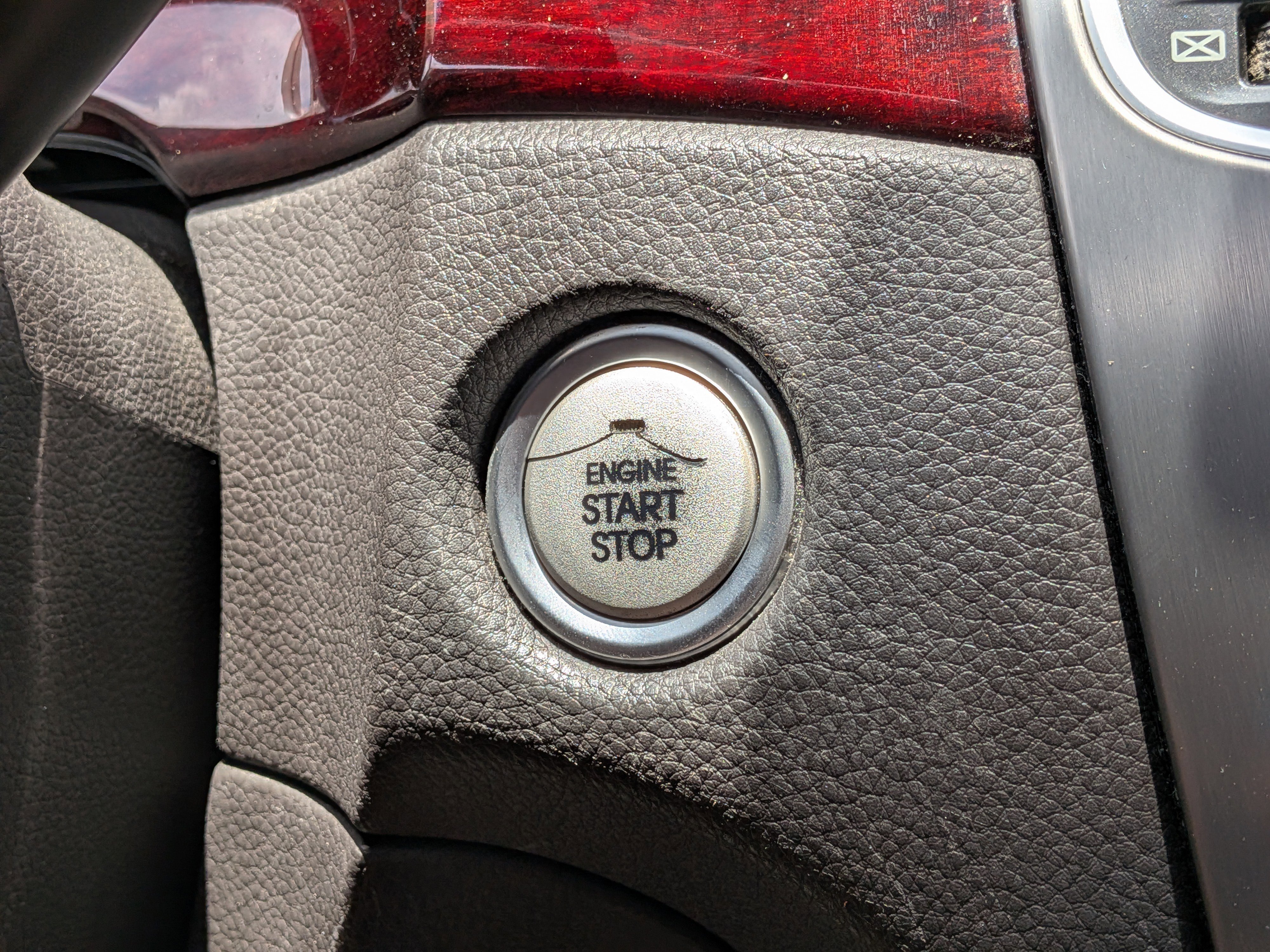 Used 2012 White Satin Pearl Hyundai Signature image 30