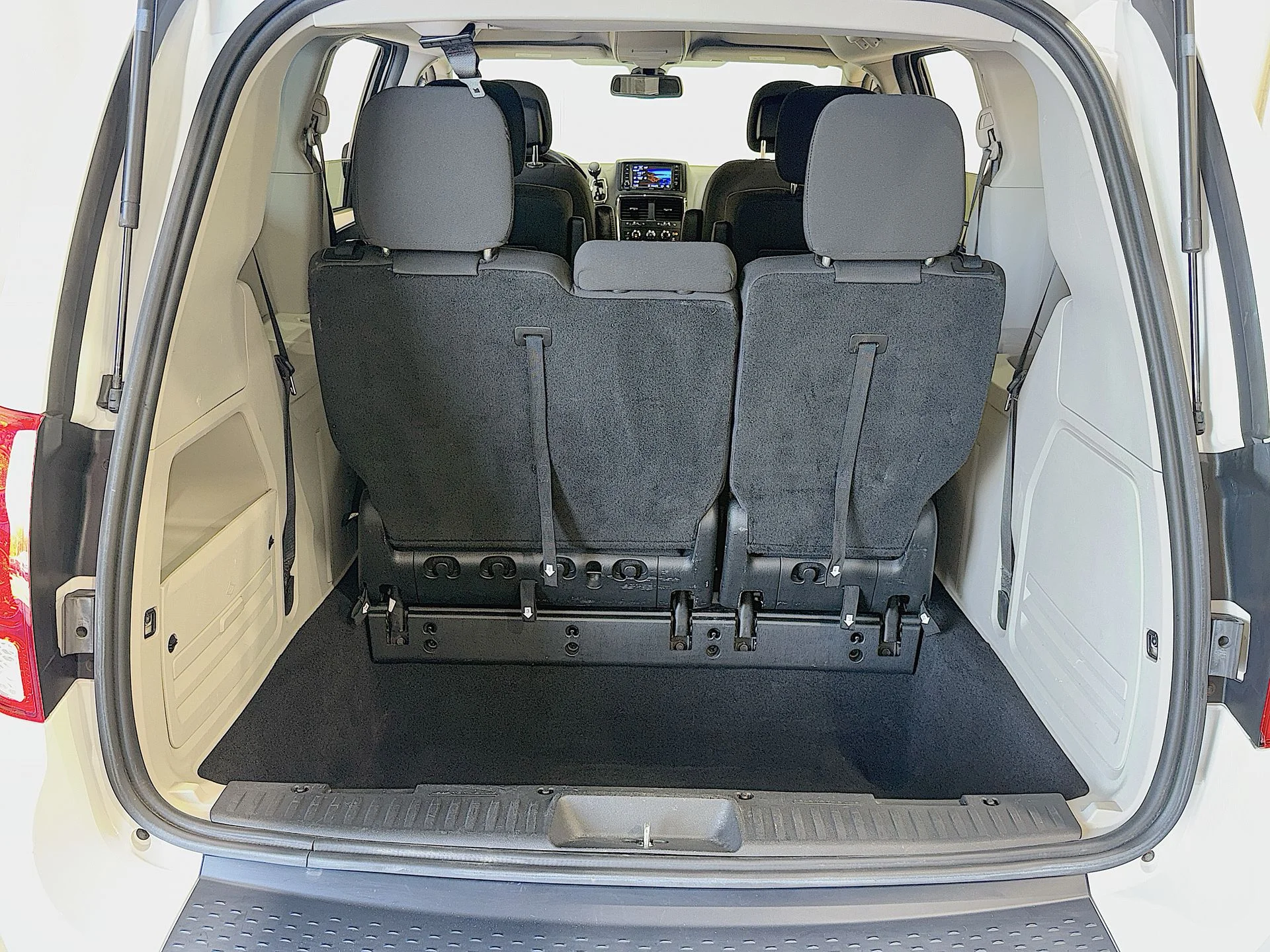 Used 2019 White Dodge SE image 22