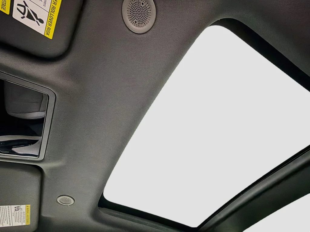 New 2026 Fuji White Land Rover S image 23