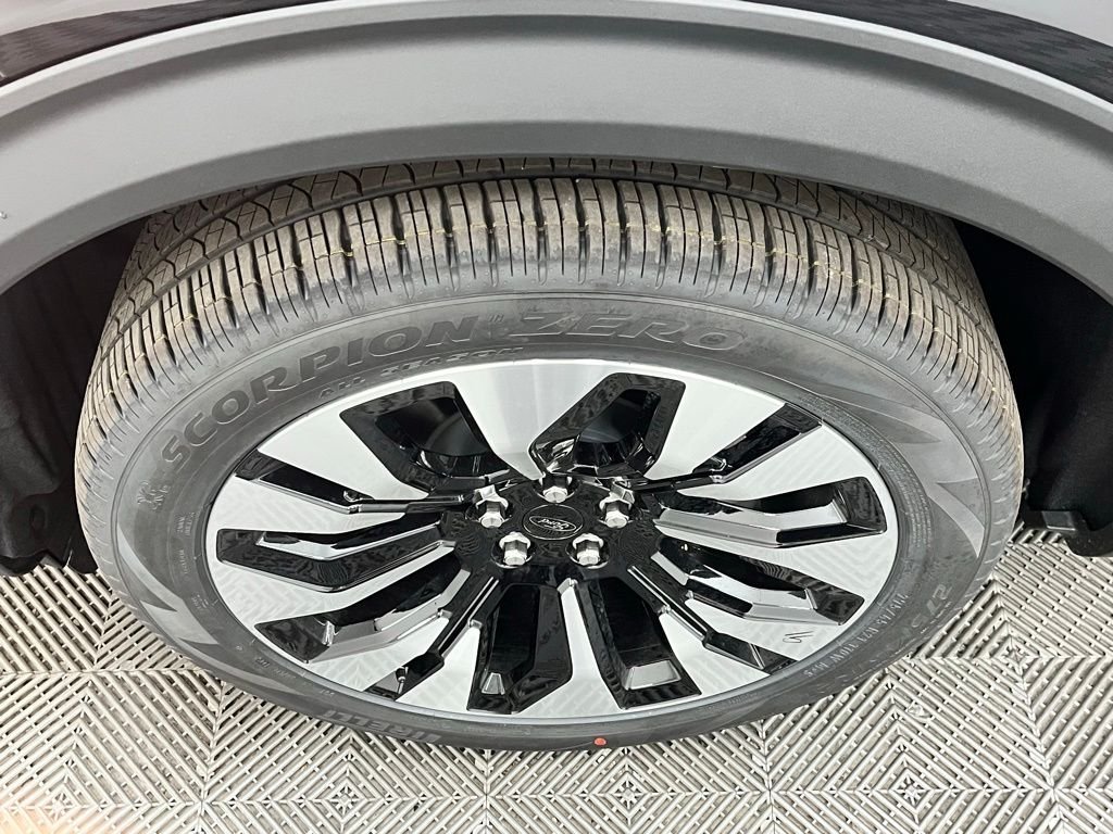 New 2026 Black Ford Platinum image 19