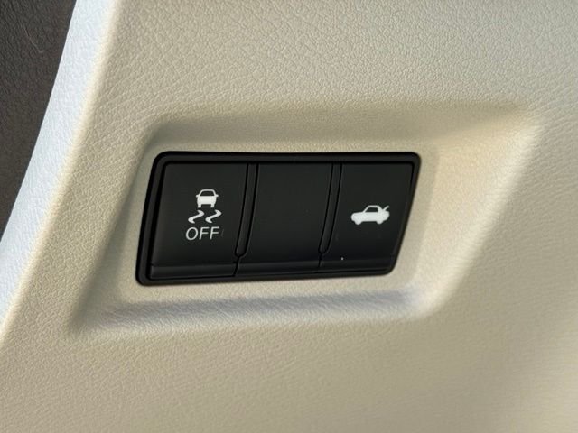 Used 2022 Grand Blue INFINITI LUXE image 26