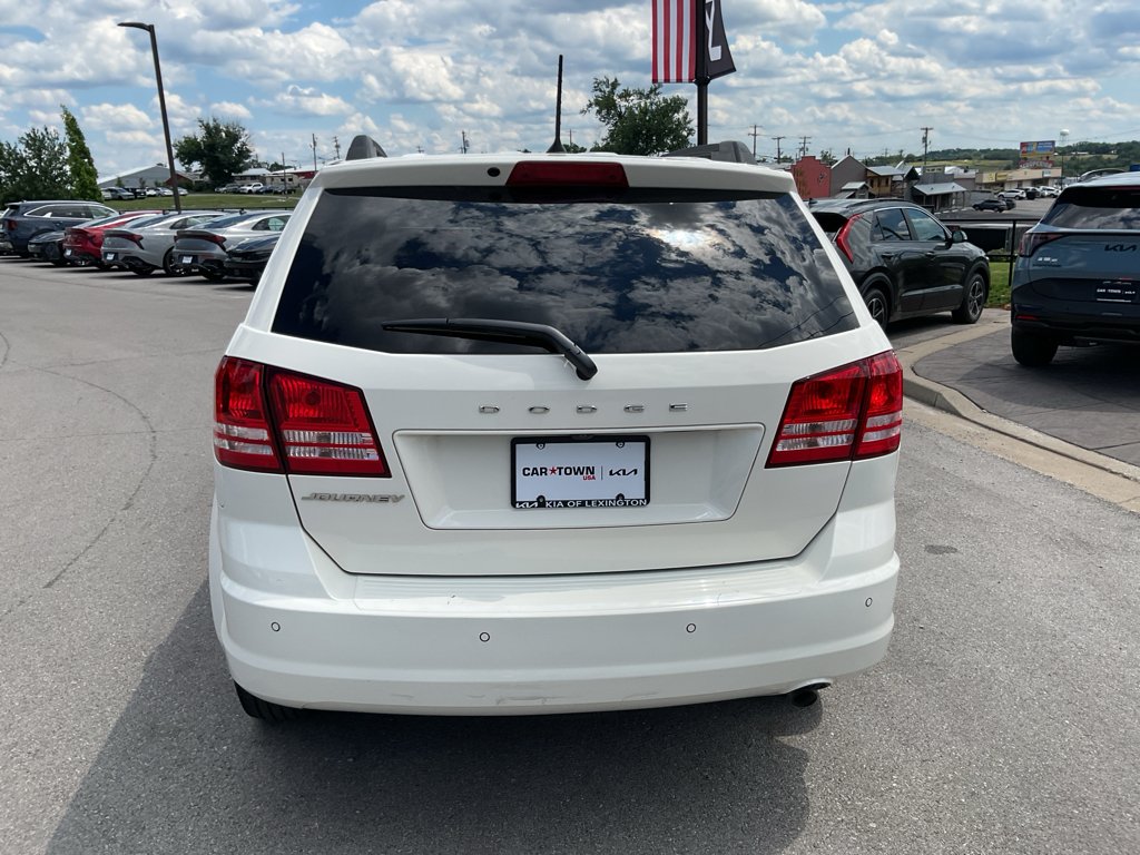 Used 2020 Vice White Dodge SE Value image 8