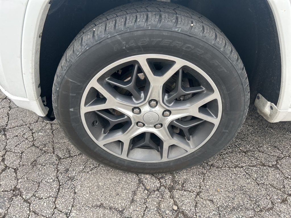 Used 2019 White Jeep Overland image 34