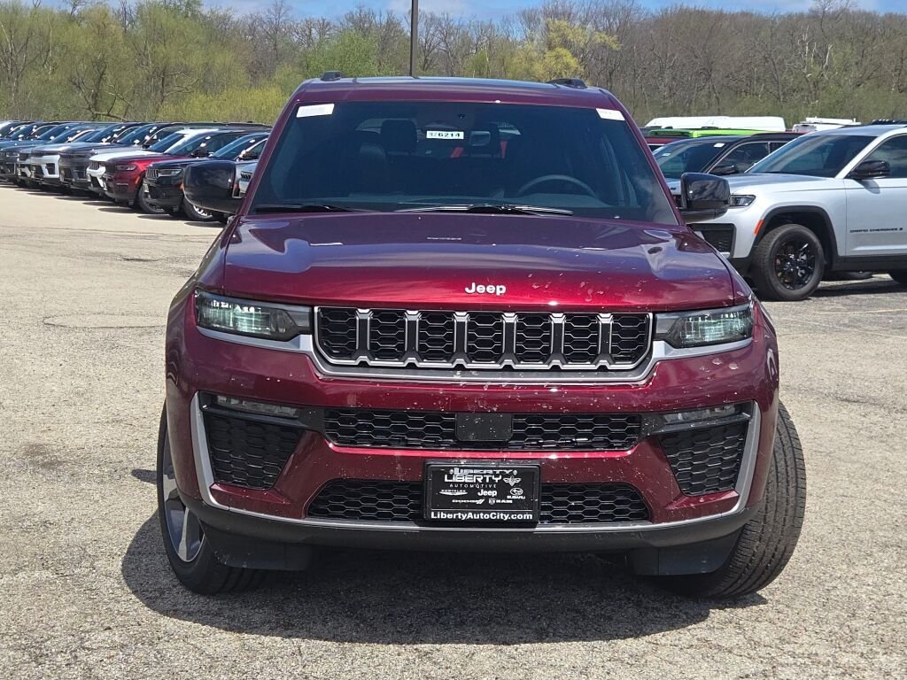 New 2026 Velvet Red Pearl-Coat Exterior Paint Jeep Limited image 6