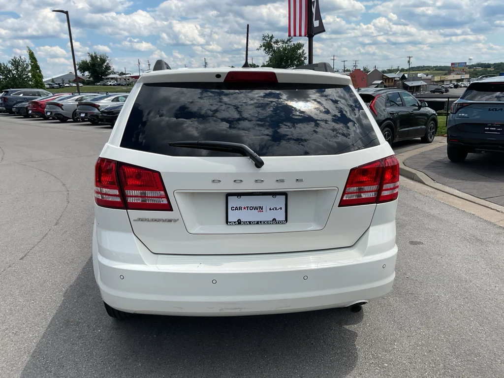 Used 2020 Vice White Dodge SE Value image 8
