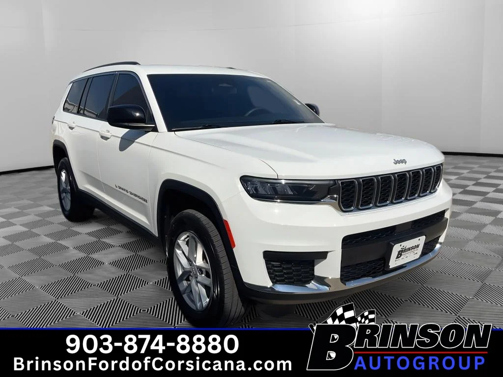 Used 2024 Bright White Clearcoat Jeep Laredo image 3