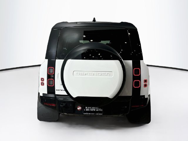 New 2026 White Land Rover X-Dynamic SE image 6