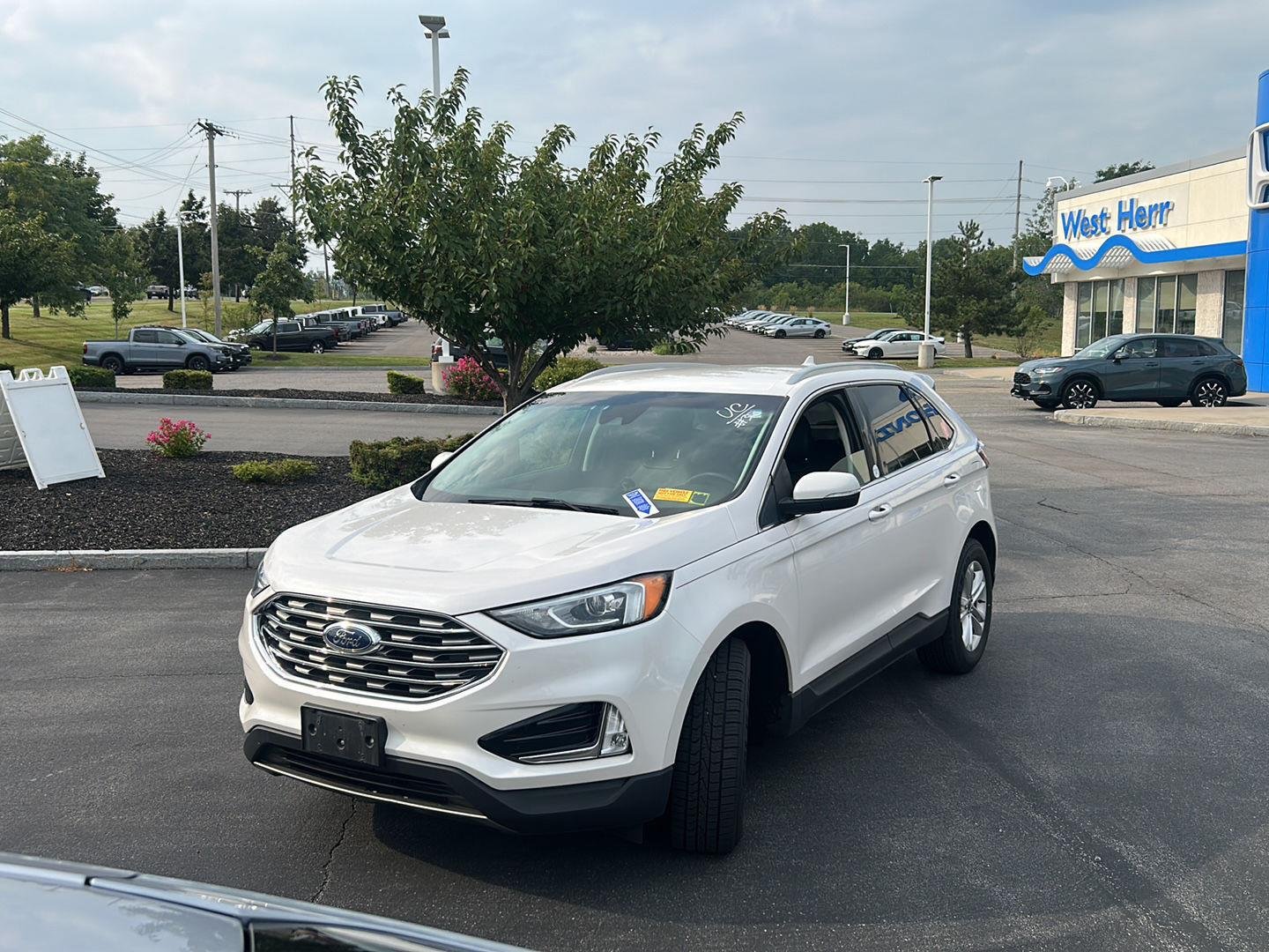 Used 2019 White Platinum Metallic Tri-Coat Ford SEL image 24