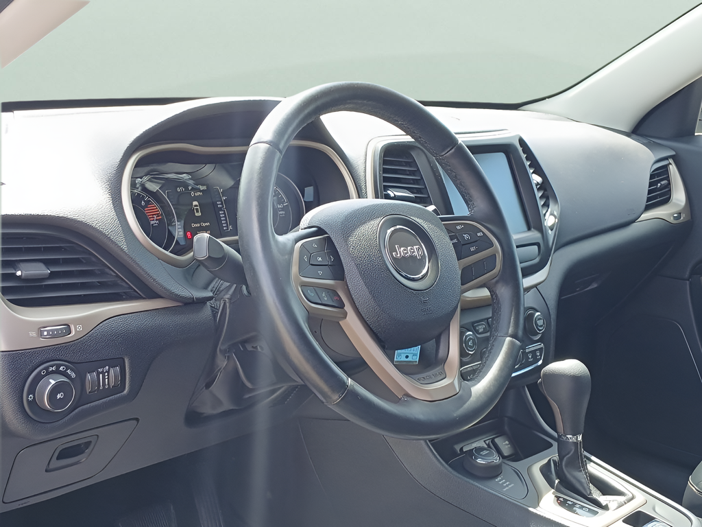 Used 2017 Black Jeep Latitude image 10