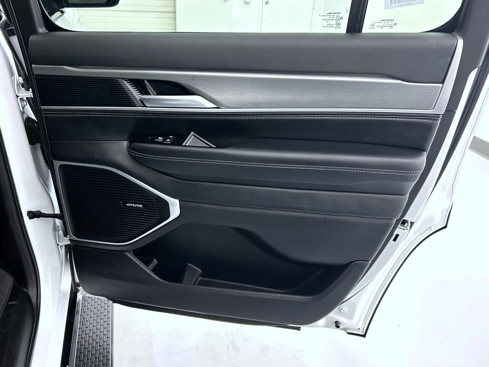 Used 2025 White Jeep Series II image 17