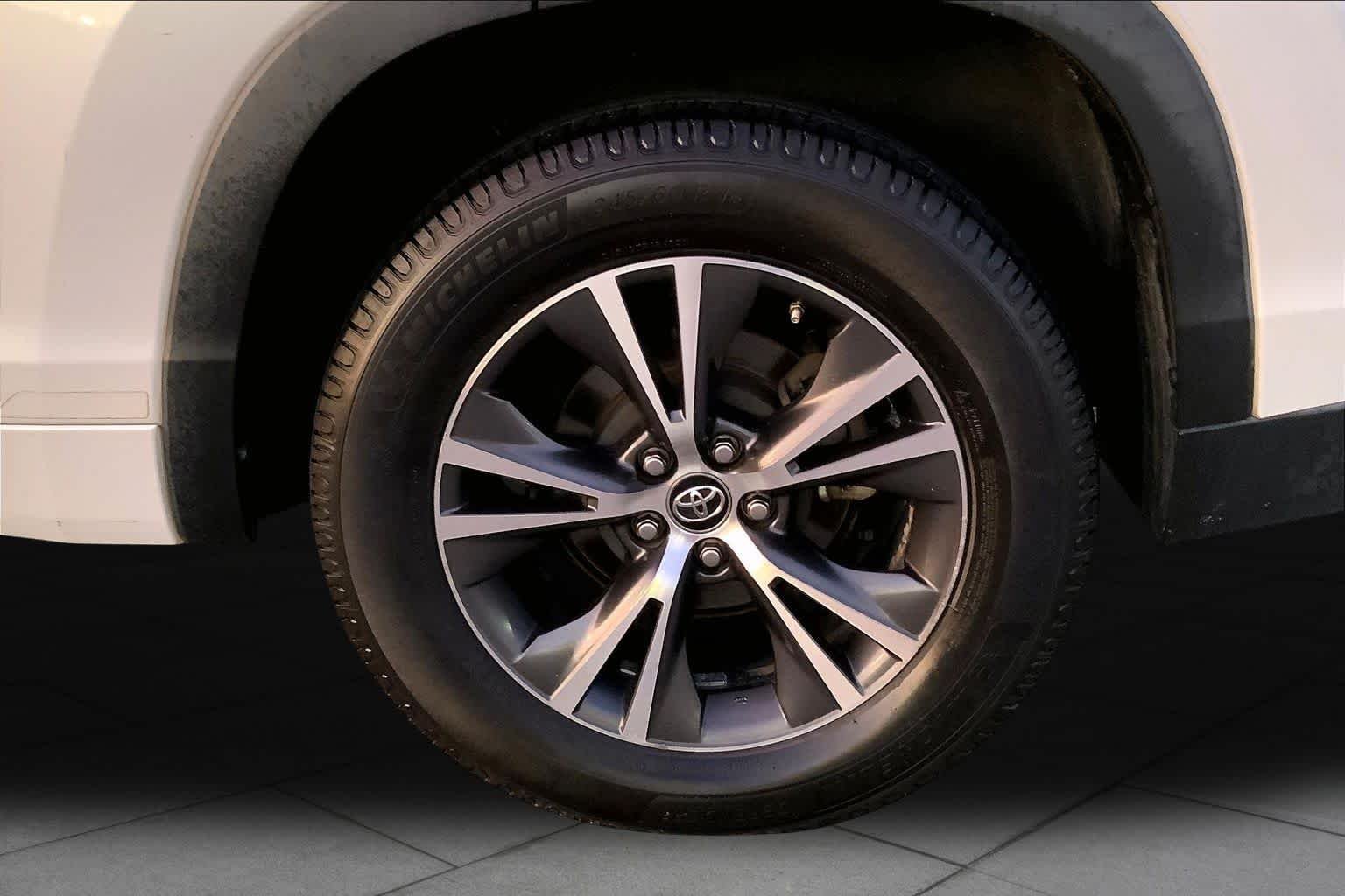 Used 2017 Blizzard Pearl Toyota LE image 11