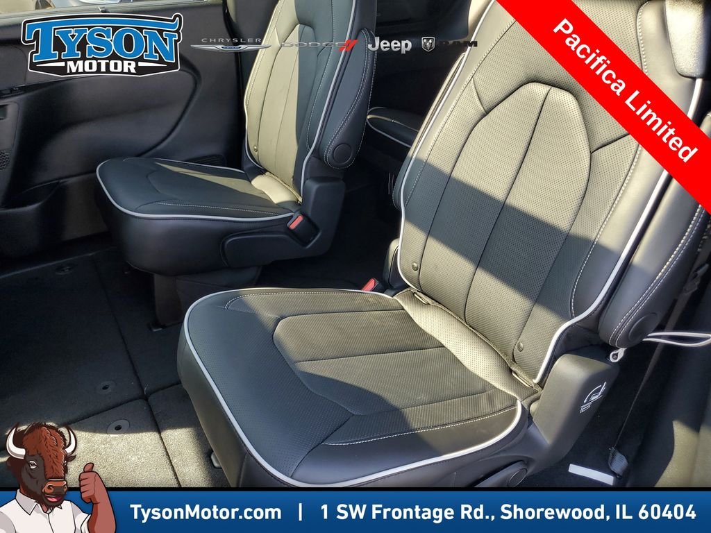 New 2026 Diamond Black Crystal Pearl-Coat Exterior Paint Chrysler Limited image 11