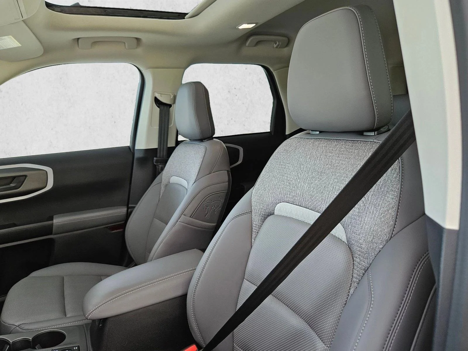 Used 2025 Oxford White Ford Badlands image 23