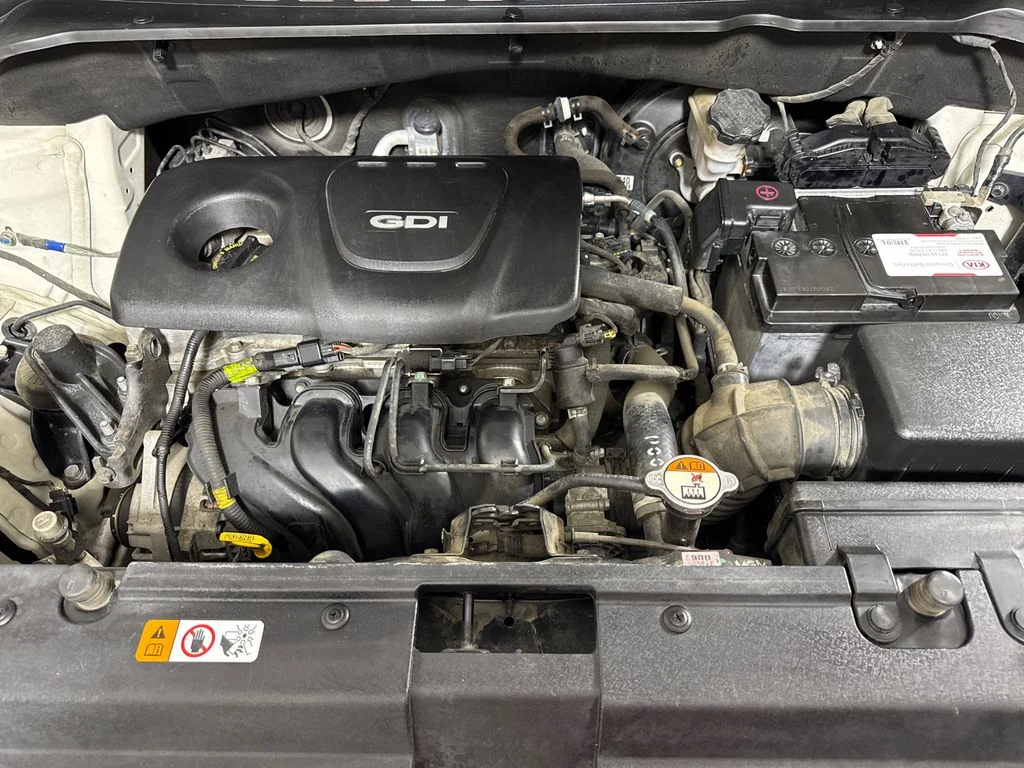 Used 2018 White Kia Base image 15