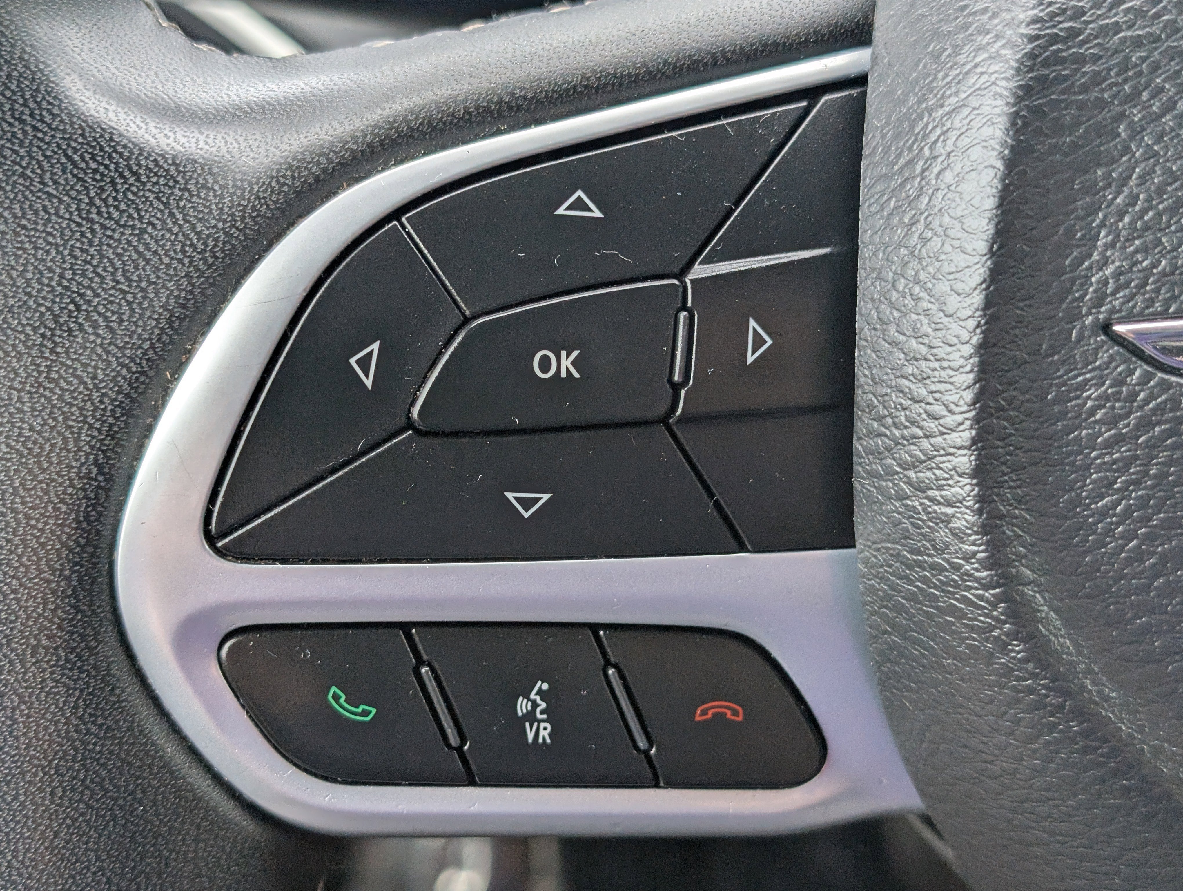 Used 2024 Bright White Clearcoat Chrysler Touring L image 15