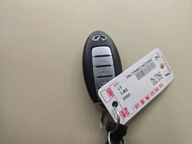 Used 2017 White INFINITI Base image 34