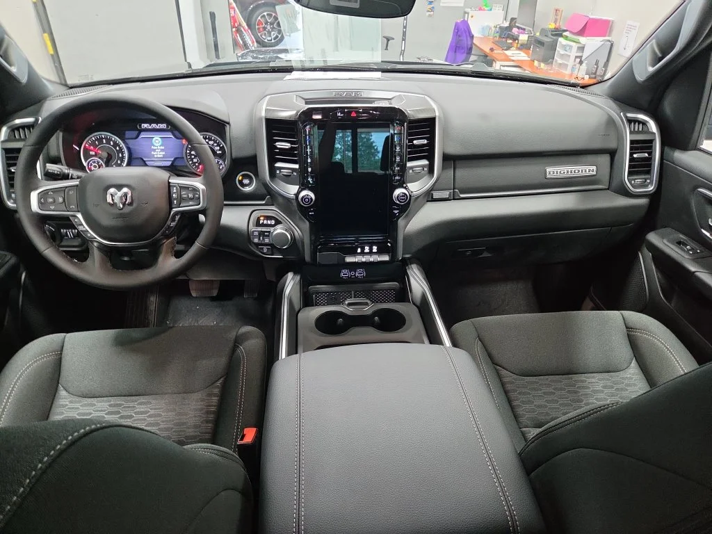 New 2026 Diamond Black Crystal Pearl-Coat Exterior Paint RAM Big Horn/Lone Star image 18