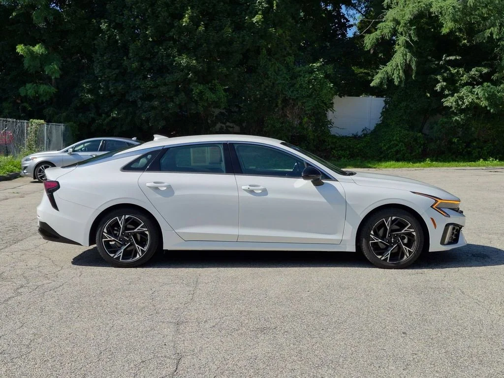 Used 2025 White Kia GT-Line image 2
