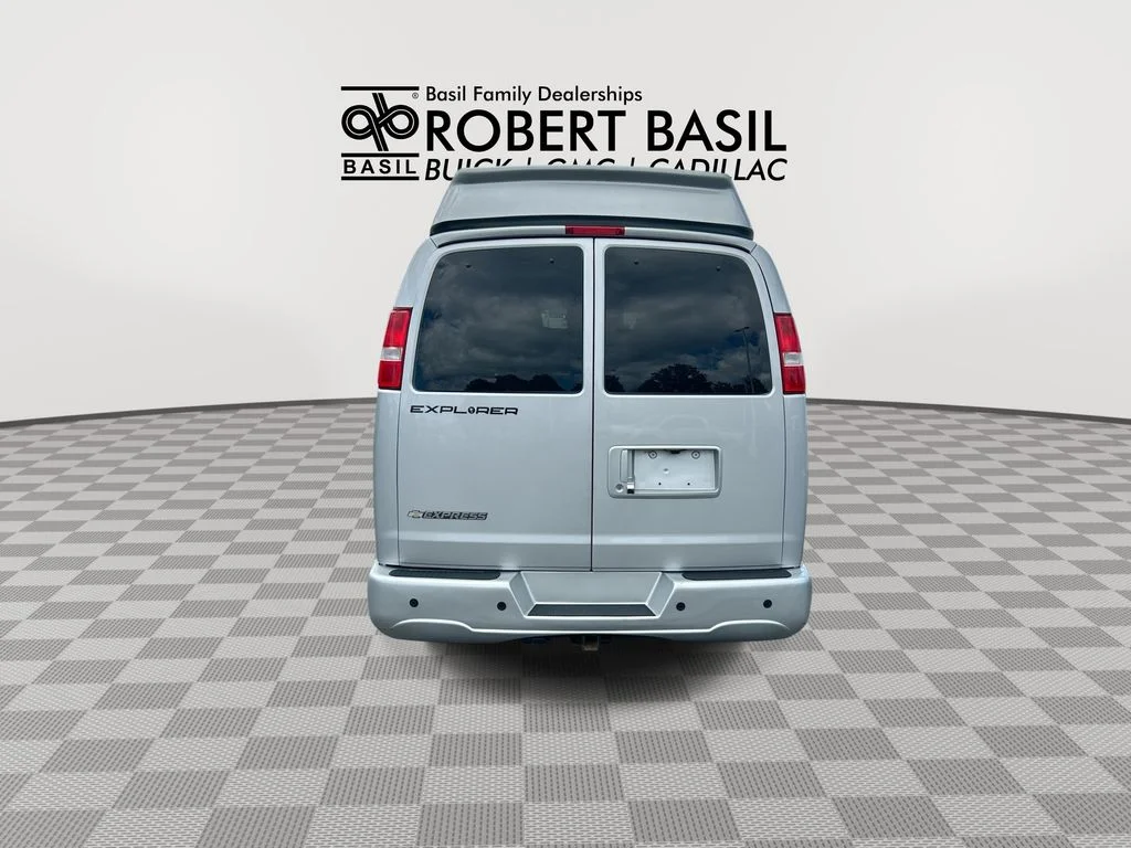Used 2021 Silver Chevrolet LS image 7