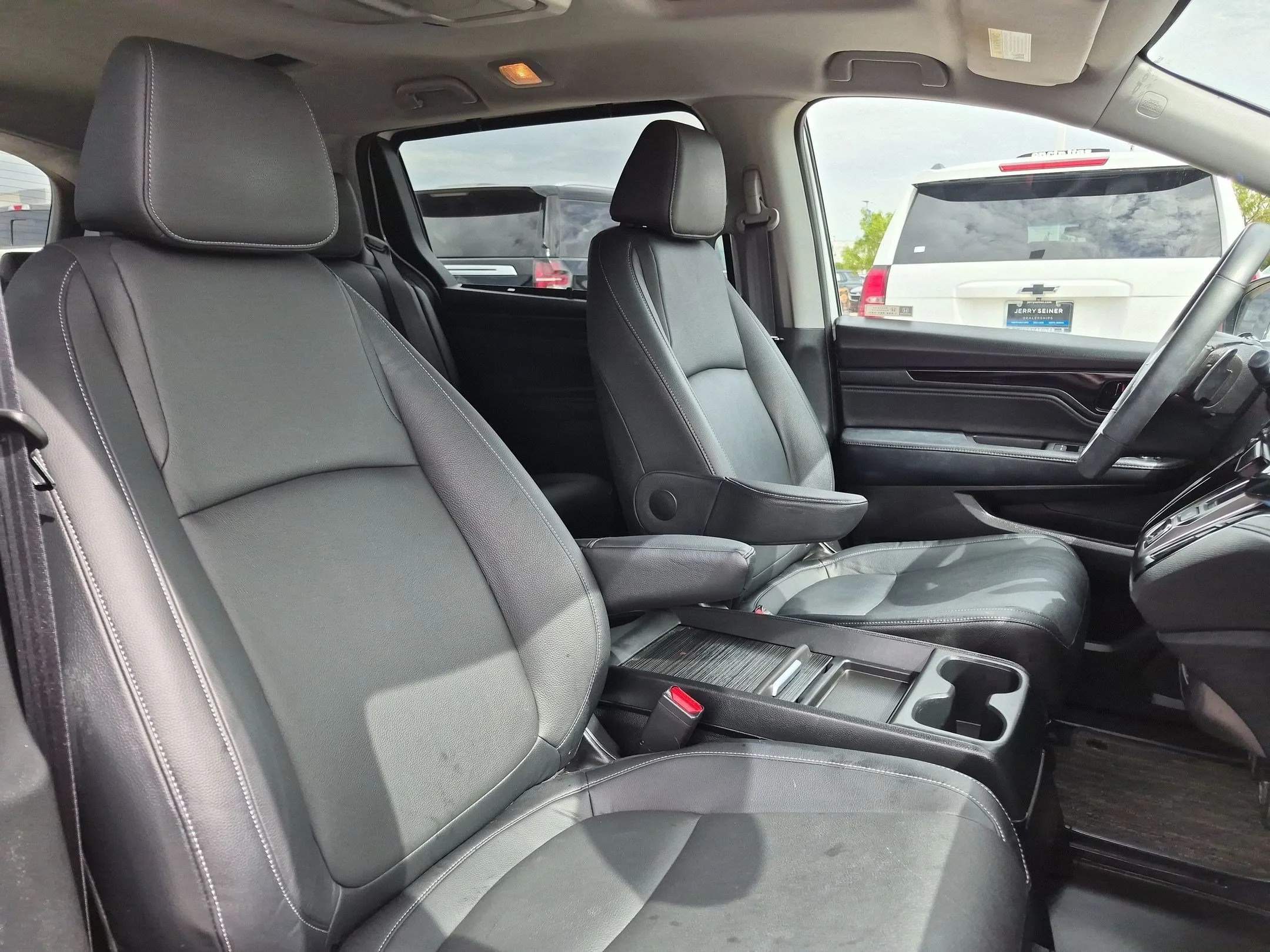 Used 2023 Platinum White Pearl Honda Touring image 31
